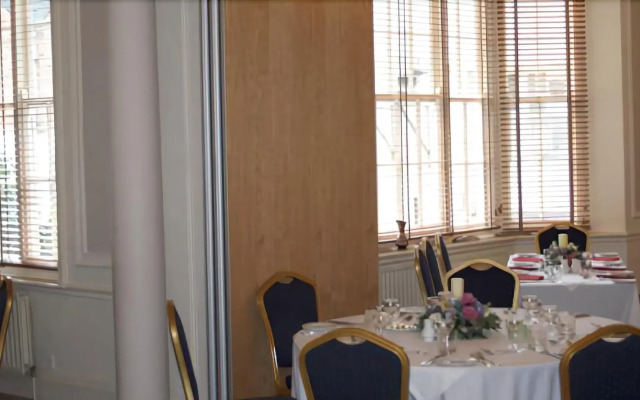 The Warwick Arms Hotel