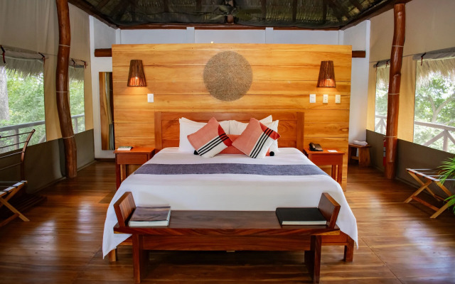 Isla Chiquita Glamping Hotel