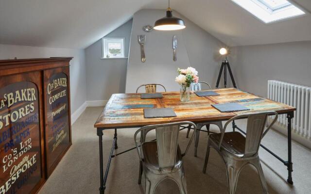 Host Stay Henderson House