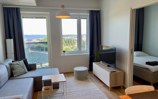 City apartment with lake view and free parking