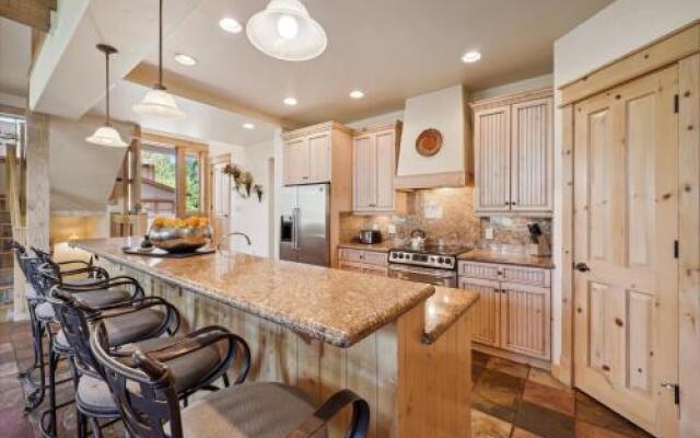 Cucumber Patch #44 Apartment