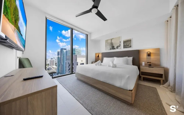 Downtown 1BR Apt with Skyline Views