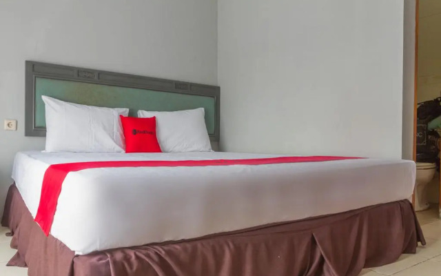 RedDoorz Plus @ Otista Garut