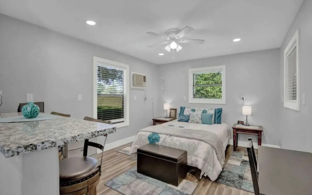 Grey Haus Casita-peaceful Hill Country Views!