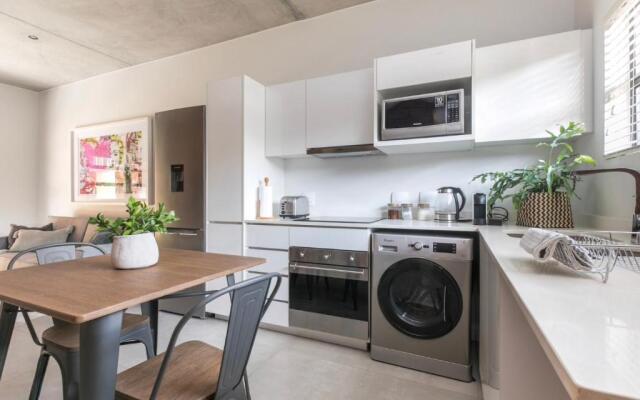 Trendy Melrose Apartment