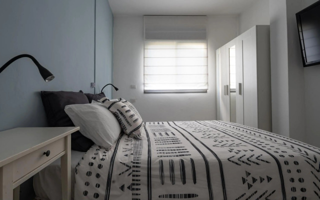 New Stylish 2-BR Apartment with Private Balcony