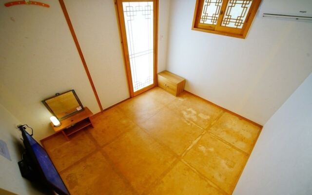 Jeonju Hongsi Hanok Guesthouse