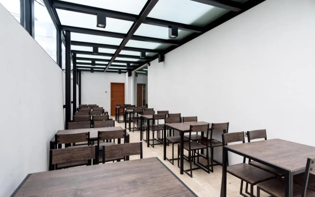 De Natio Guest House Jalan Gaharu by RedDoorz
