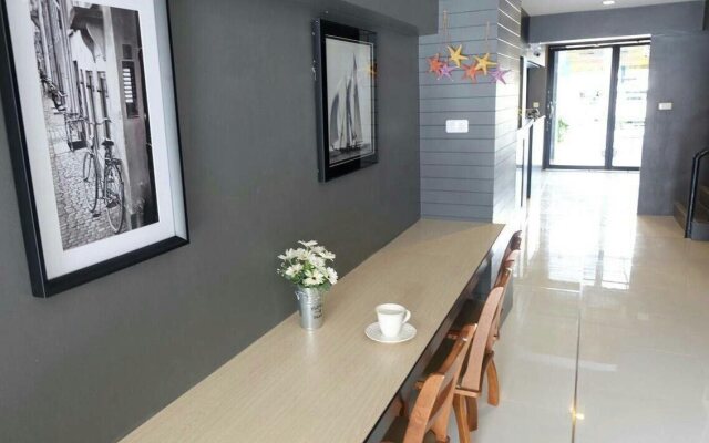 Loma Hostel at Phuket Town