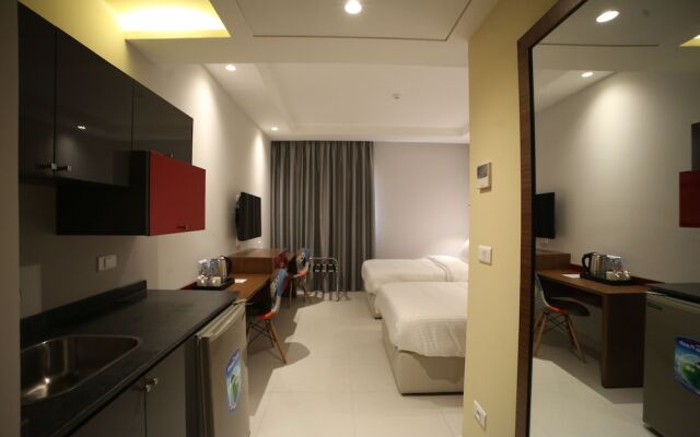 The Ray Hotel & Studios