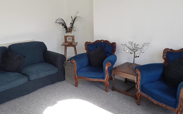Spacious Apartment Sleeps 6
