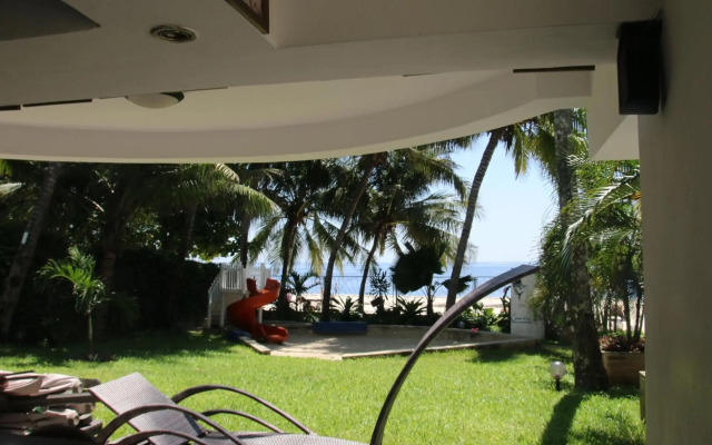 Modern Beachfront Studio Apartment B44