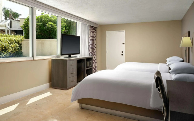 DoubleTree by Hilton Grand Hotel Biscayne Bay