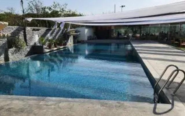 Solaris Hotel and Club