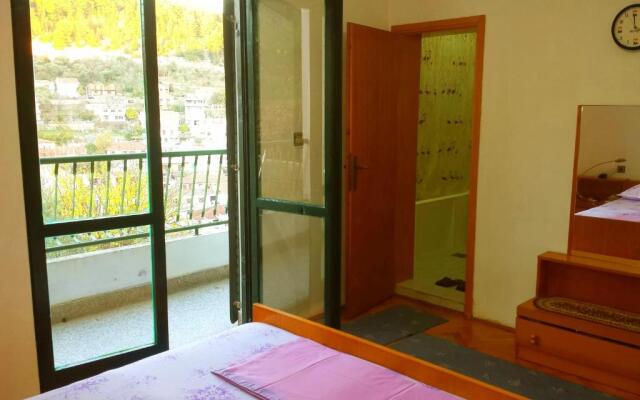 Hoxha rooms