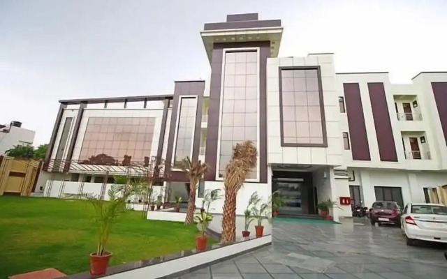 Hotel Opal Courtyard