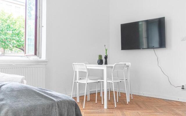 Classy 2BR Apt. w/ Exclusive Location near AKH