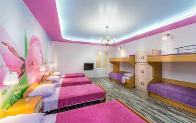 Happy Hostel