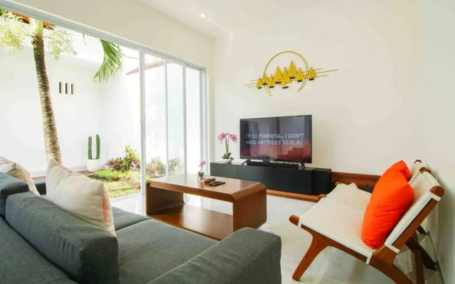 Villa Akmali Seminyak Drupadi 2 Bedrooms w/Pool 5mins to Beach