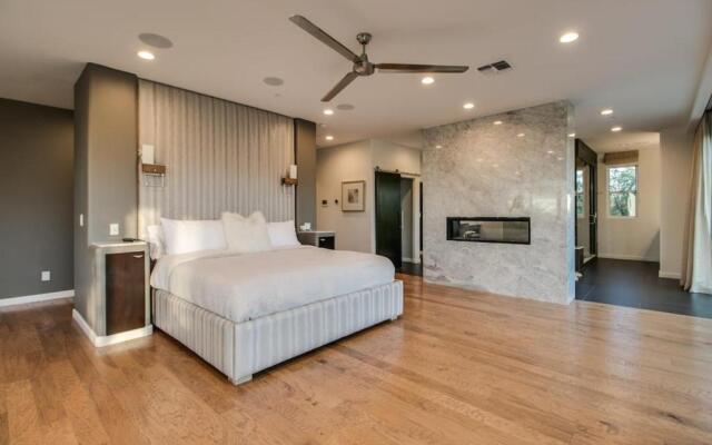 Stunning Private & Modern N. Scottsdale Estate!