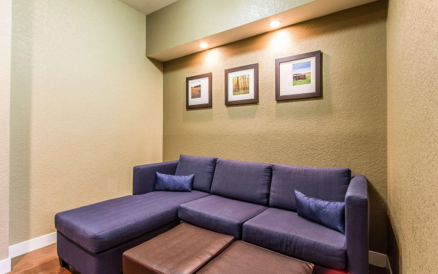 Comfort Suites Mattoon East