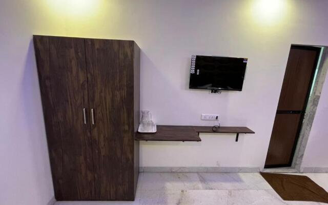 Hotel Plaza Rooms - Prabhadevi Dadar