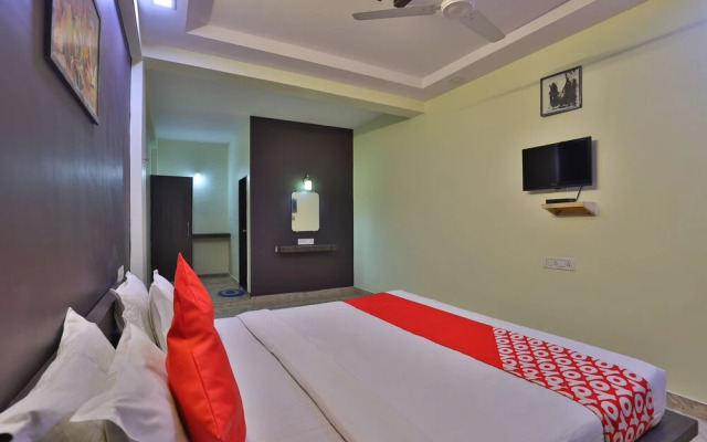 OYO Flagship 28024 Hotel Royal Palace