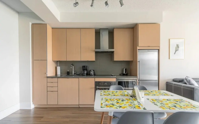 Simply Comfort. Modern Downtown Apartment
