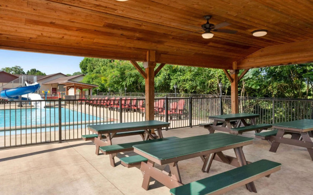 Howard Johnson by Wyndham Pigeon Forge