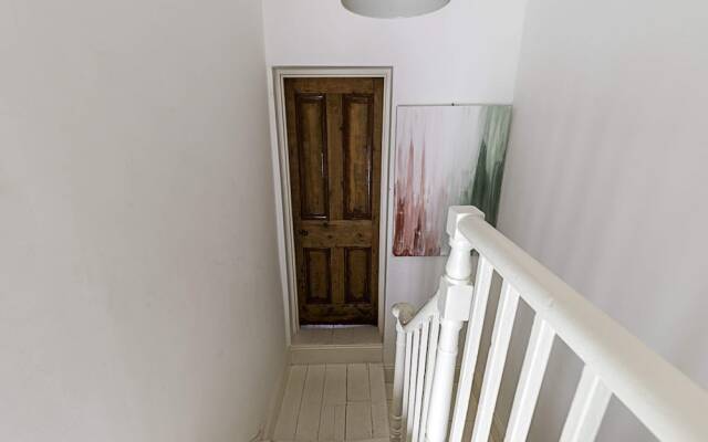 Hackney - Victoria Park: Generous 2 Bed Terrace