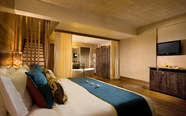 Kupu Kupu Jimbaran Beach Club & Spa by Loccitane