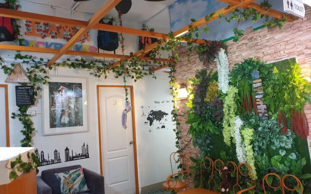 GardenPod Hostel + Café