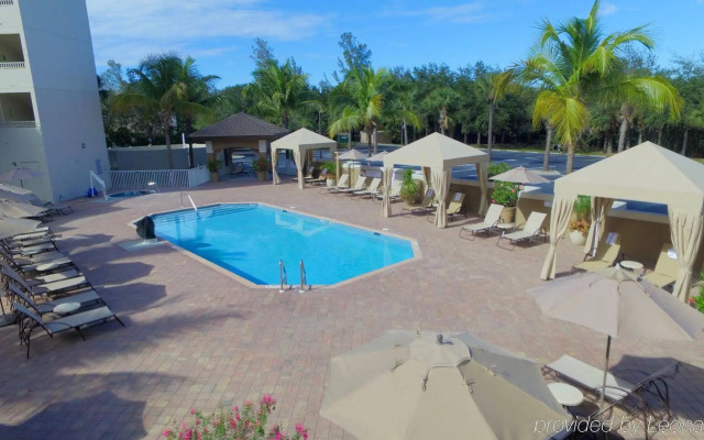 Holiday Inn Express Hotel Naples Downtown - 5th Avenue