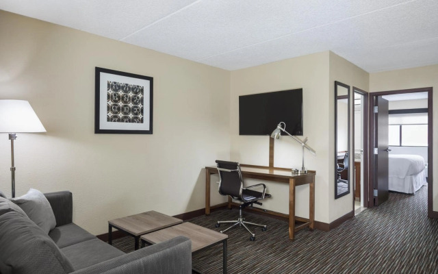 Four Points by Sheraton Milwaukee Airport