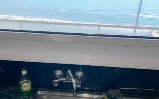 Larnaca Room, 50m to the Finikoudes beach
