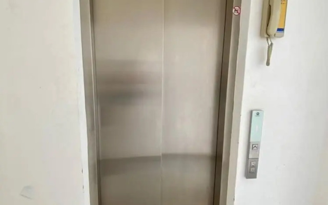 Beautiful New Condo Sea Breeze