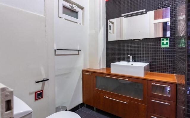 Bright 2 bedroom Apt 100m from Av. Liberdade
