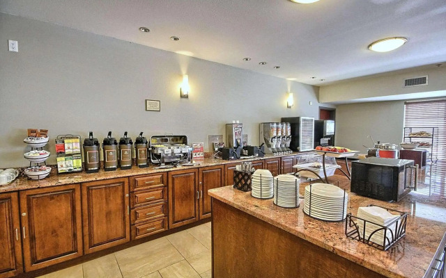 Country Inn & Suites by Radisson, Dearborn, MI