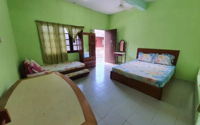 Redzwan's Beach Resort by OYO Rooms