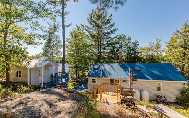 Magic on Little Go Home~3 bedroom cottage + guest cabin on 980 ft shore!