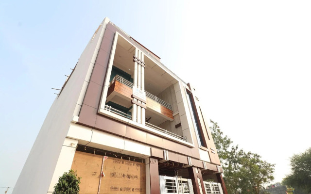 OYO 28244 Hotel The Green Town