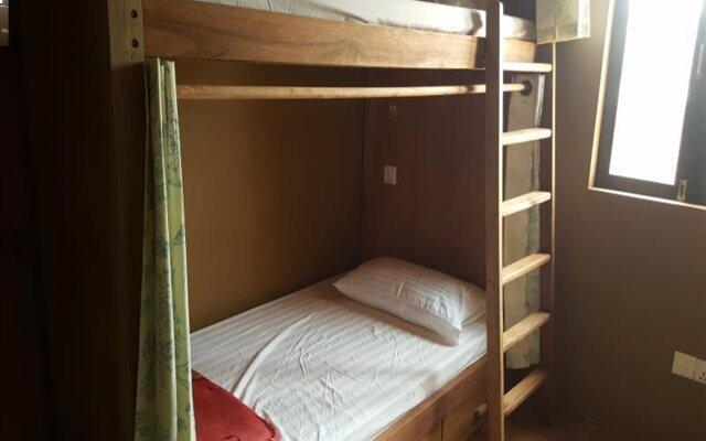 Mini Hut Hostel