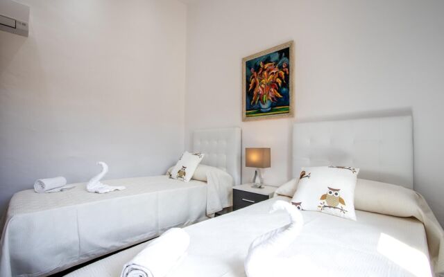 House - 4 Bedrooms with Pool and WiFi - 107923