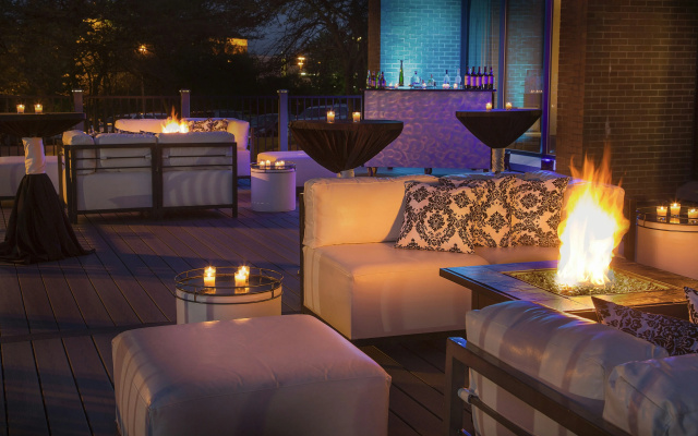 DoubleTree by Hilton Chicago - Oak Brook