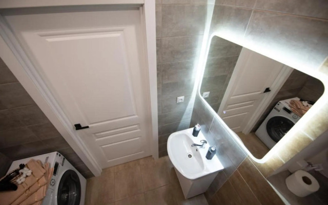 Апартаменты на проспекте Героев Отечества 4А