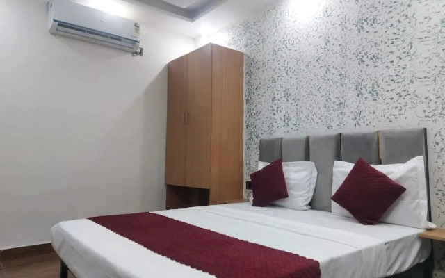 Hotel Twamev Couple Friendly Laxmi Nagar