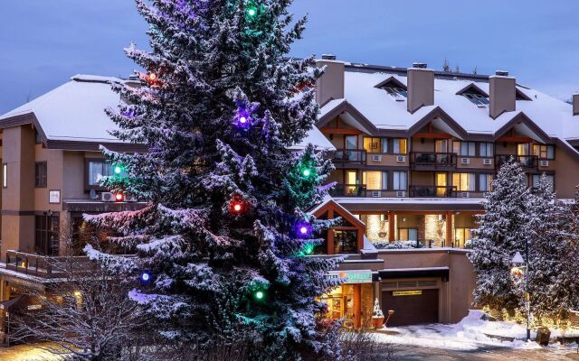 Whistler Village Inn And Suites