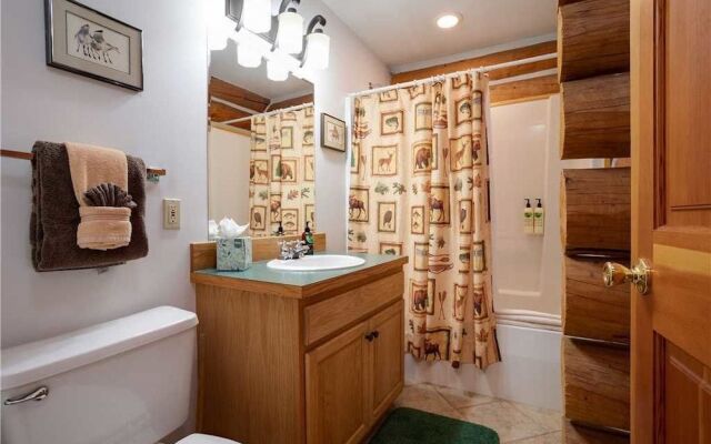 Links and Logs Chalet