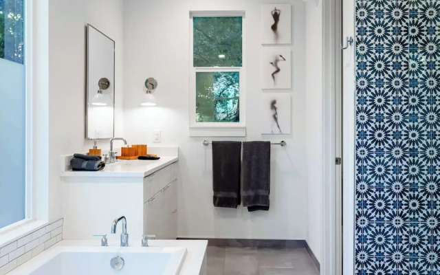 Modern ATX Mansion Walk to 6th Street