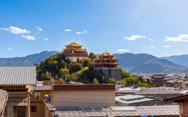 Shanghe · Dream‑Weave Atelier｜Smart Oxygen‑Supply Designer Boutique Homestay (Dukezong Ancient Town) — 4-star hotel in Shangri-La